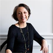 A dynamic professional artist aiming to inspire the next generation of creative thinkers